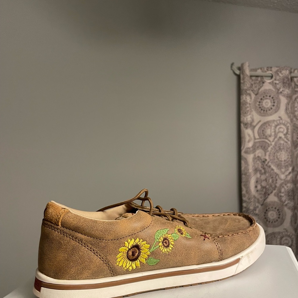 Size 8- TWISTED X WOMEN'S SUNFLOWER CASUAL SHOES - MOC TOE